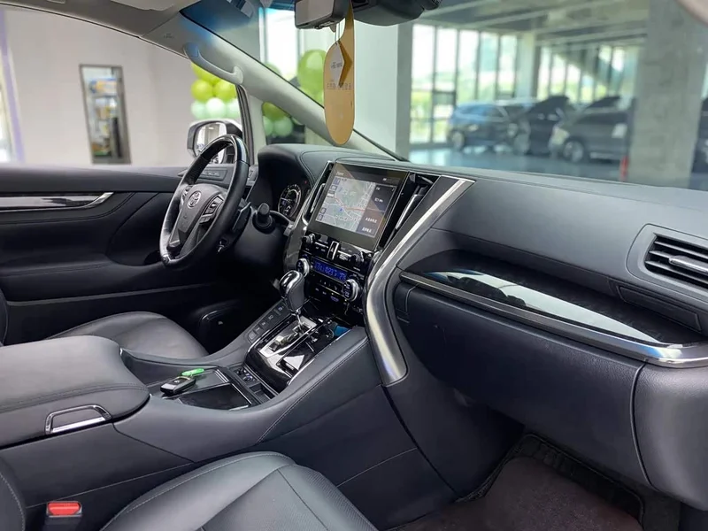 Toyota Vellfire — фото 10