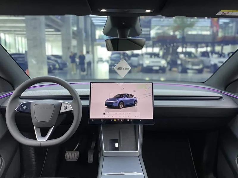 Tesla Model Y — фото 12