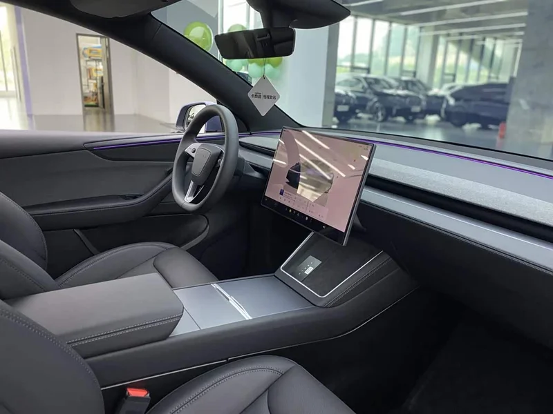 Tesla Model Y — фото 17