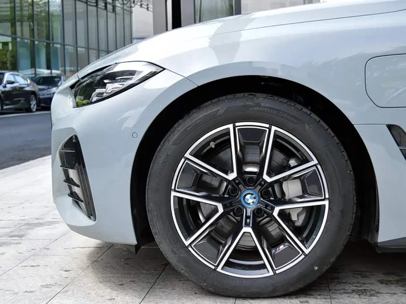 BMW i4 — фото 12