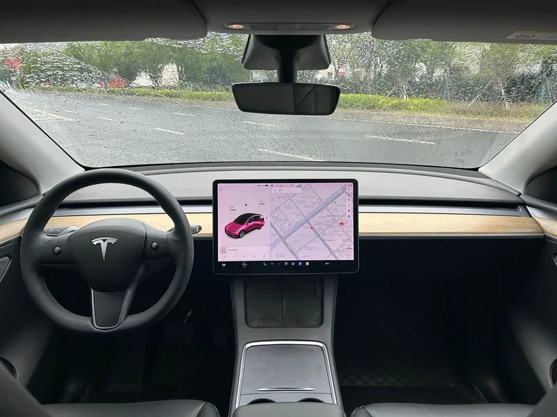 Tesla Model Y — фото 8
