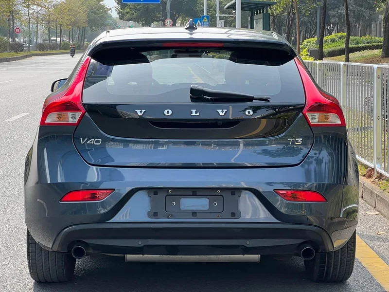 Volvo V40 — фото 18