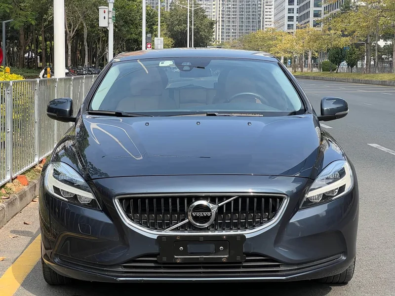 Volvo V40 — фото 2