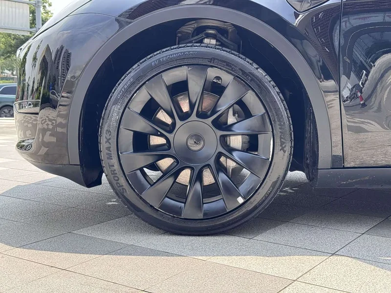 Tesla Model Y — фото 14