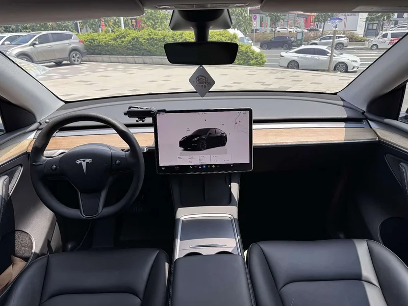 Tesla Model Y — фото 7