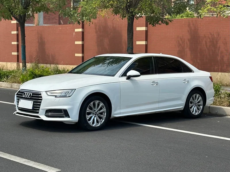 Audi A4L — фото 1
