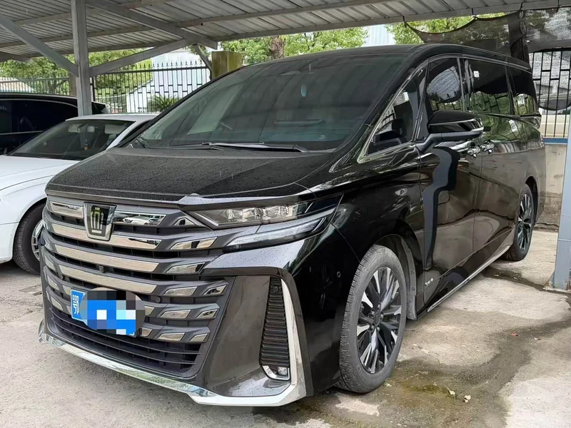 Toyota Vellfire — фото 1
