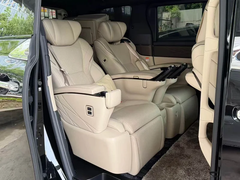 Toyota Vellfire — фото 3