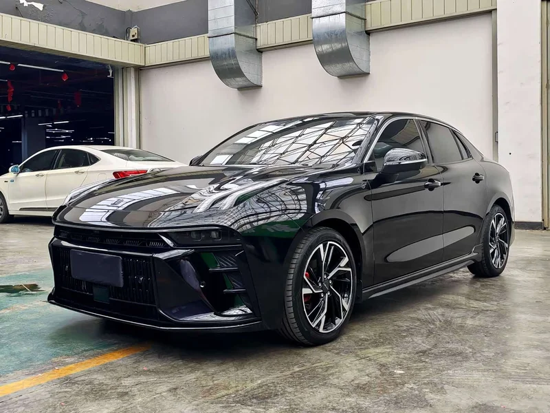 Lynk & Co 03