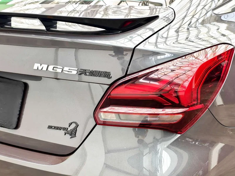 MG MG5 Scorpio — фото 17