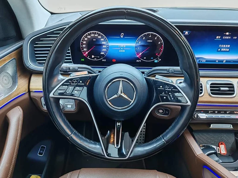 Mercedes-Benz GLS — фото 9
