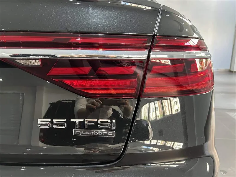 Audi A8 — фото 13