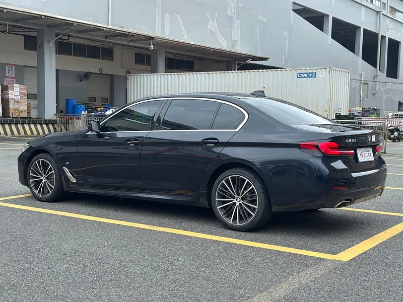 BMW 5-Series — фото 16