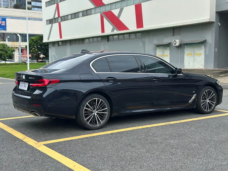 BMW 5-Series — фото 18