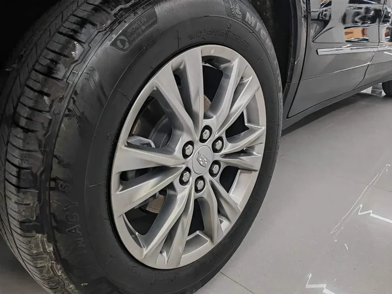 Cadillac XT5 — фото 13