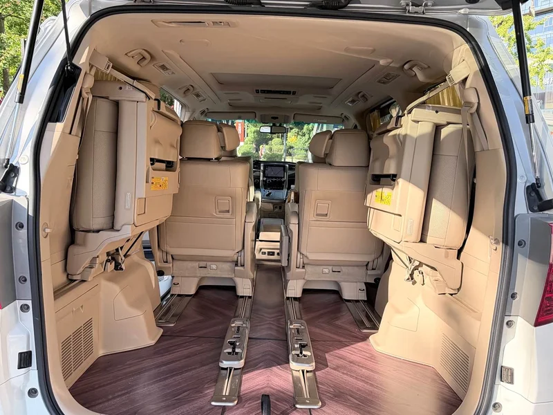 Toyota Alphard — фото 13