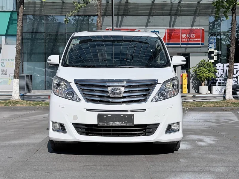 Toyota Alphard — фото 2