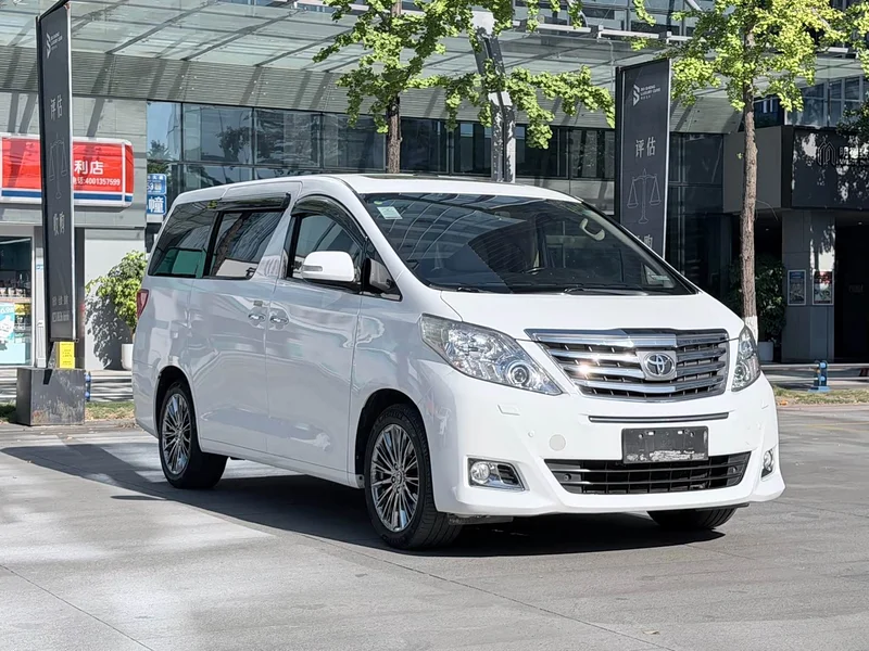 Toyota Alphard — фото 3