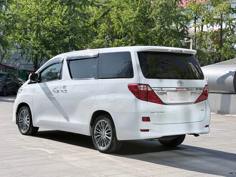 Toyota Alphard — фото 4
