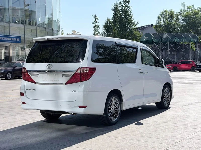 Toyota Alphard — фото 5