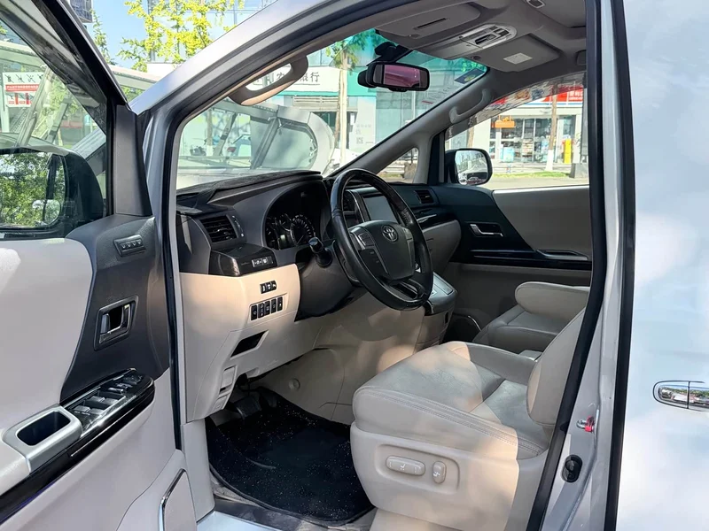 Toyota Alphard — фото 7