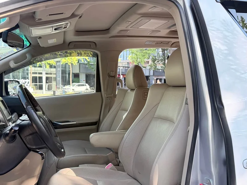 Toyota Alphard — фото 8