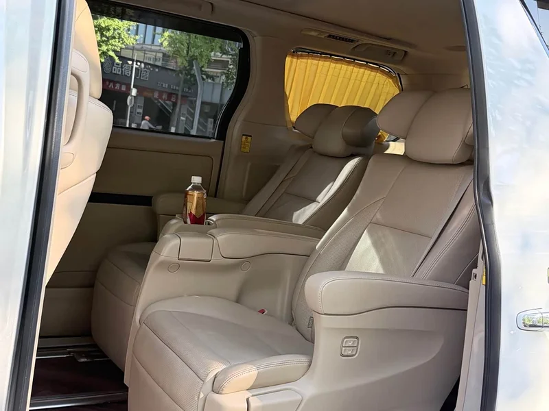 Toyota Alphard — фото 9