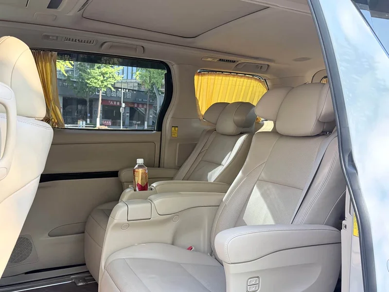 Toyota Alphard — фото 10