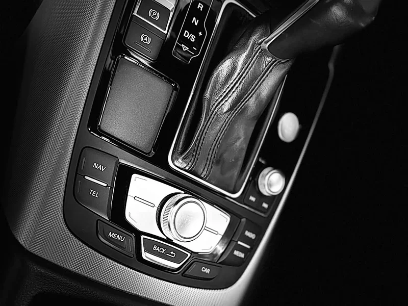 Audi A6L — фото 16