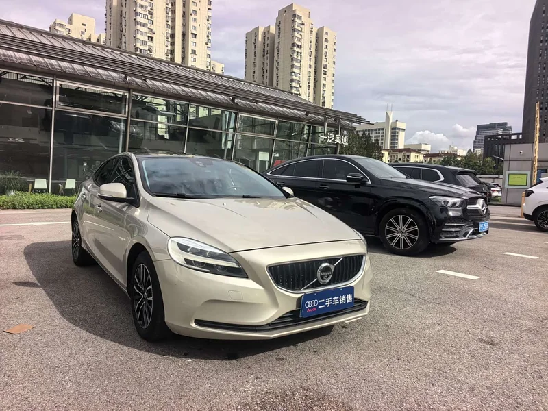 Volvo V40 — фото 4