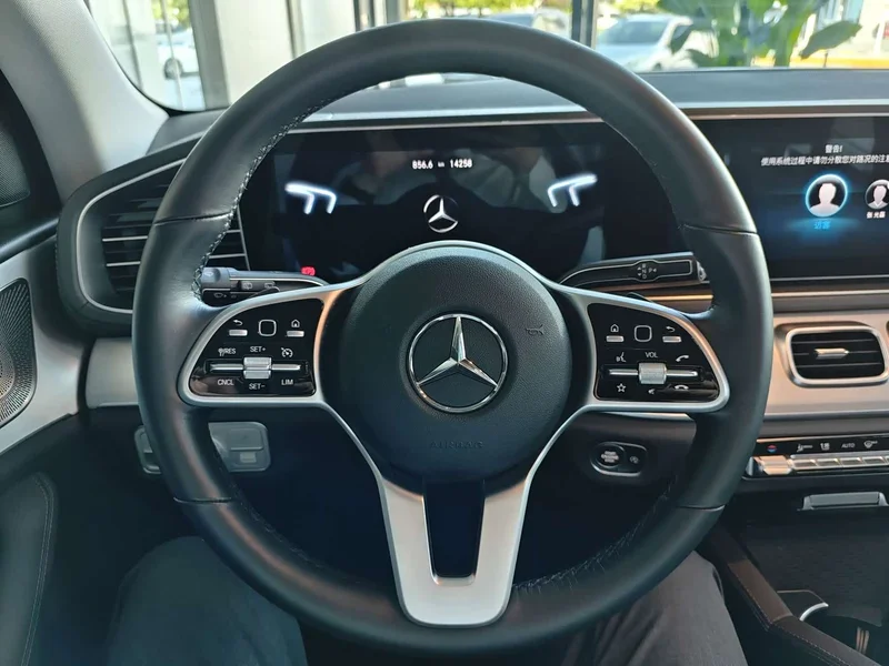 Mercedes-Benz GLS — фото 11