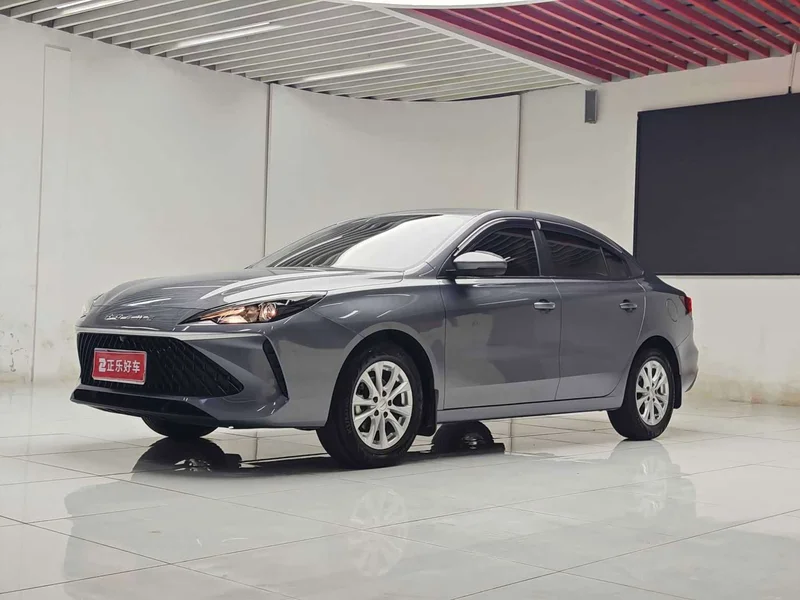 Roewe i5 — фото 1