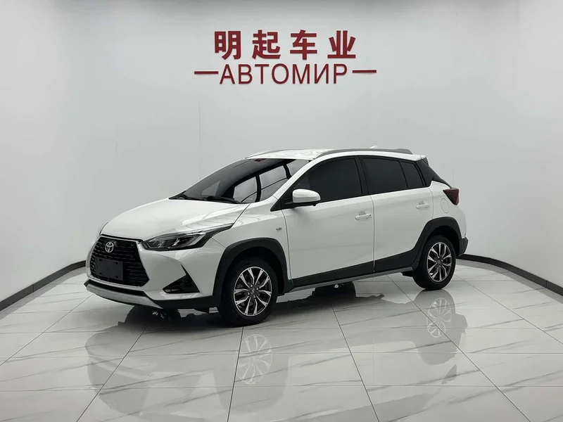 Toyota Yaris L — фото 1