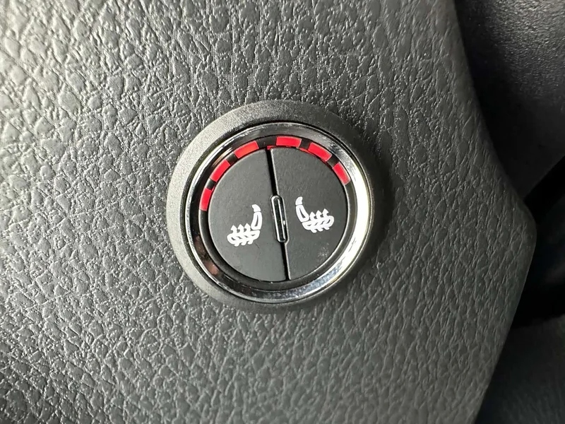 Toyota Yaris L — фото 13
