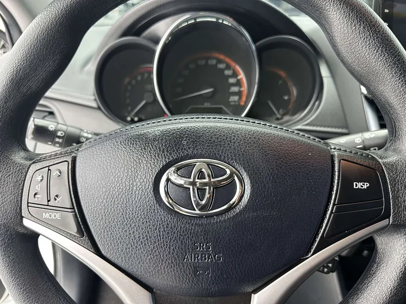 Toyota Yaris L — фото 14