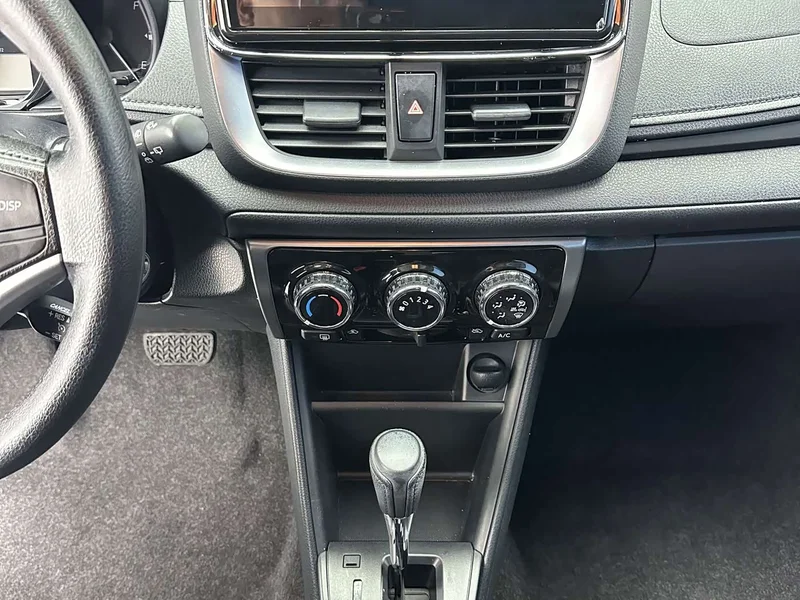 Toyota Yaris L — фото 15
