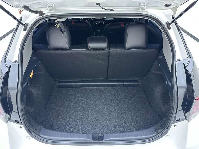 Toyota Yaris L — фото 17