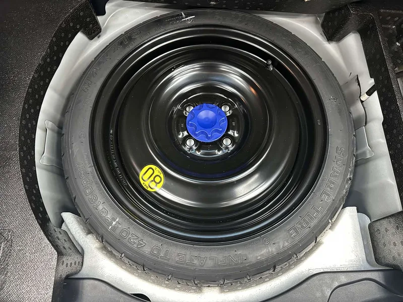 Toyota Yaris L — фото 18