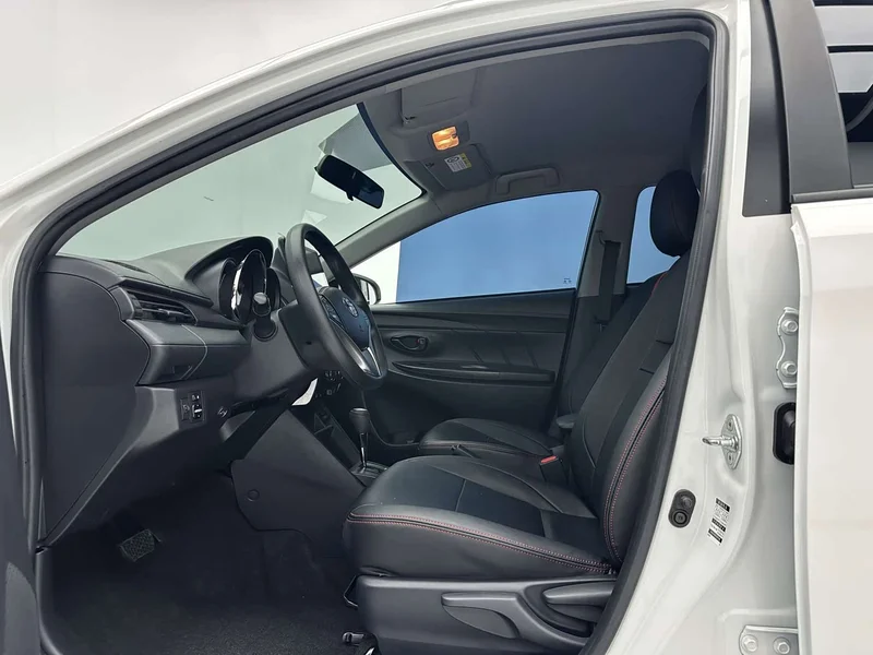 Toyota Yaris L — фото 5