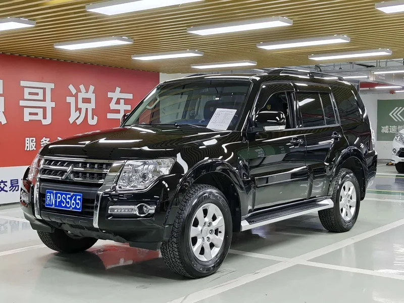 Mitsubishi Pajero (Imported)