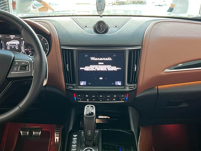 Maserati Levante — фото 10