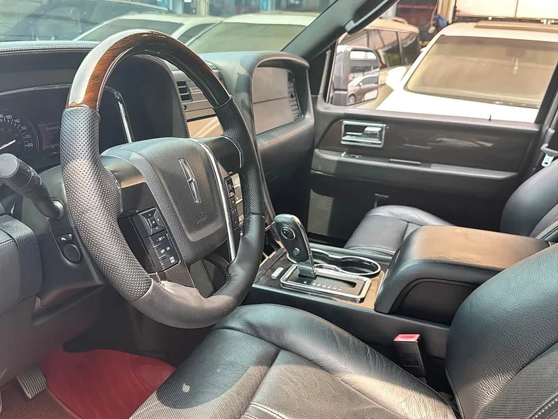 Lincoln Navigator — фото 12