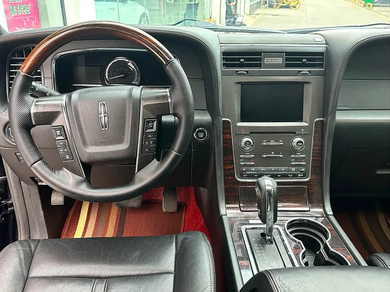 Lincoln Navigator — фото 10