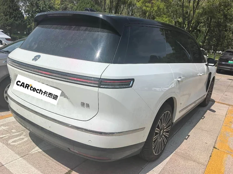 NIO ES8