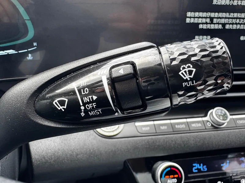 Hyundai Elantra — фото 19