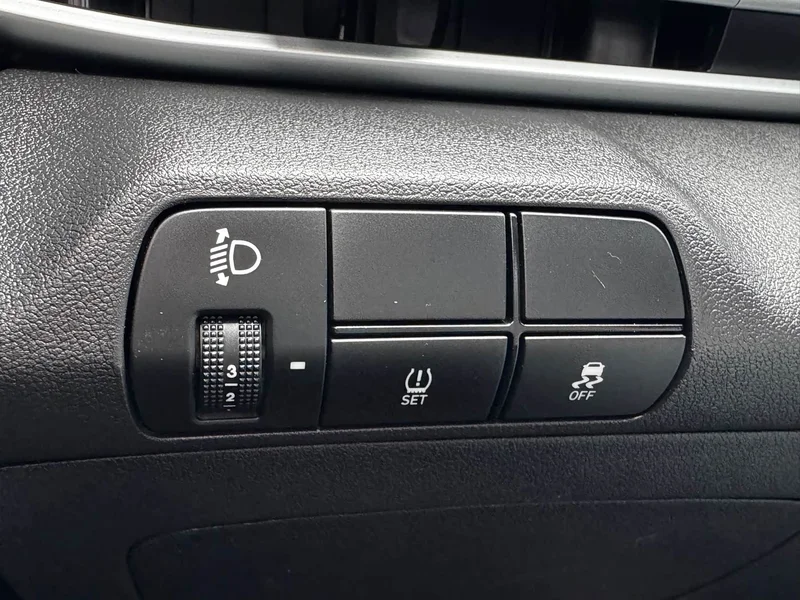 Hyundai Elantra — фото 22