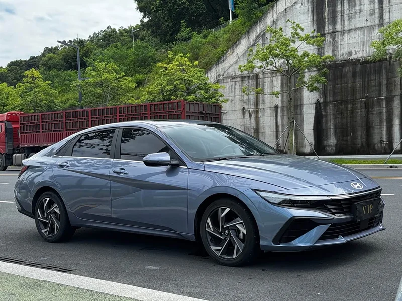 Hyundai Elantra — фото 5