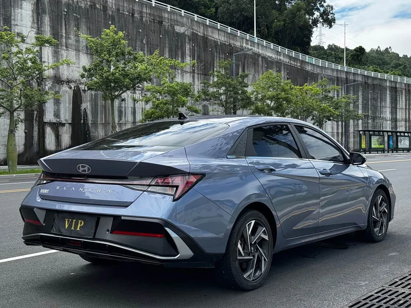 Hyundai Elantra — фото 10