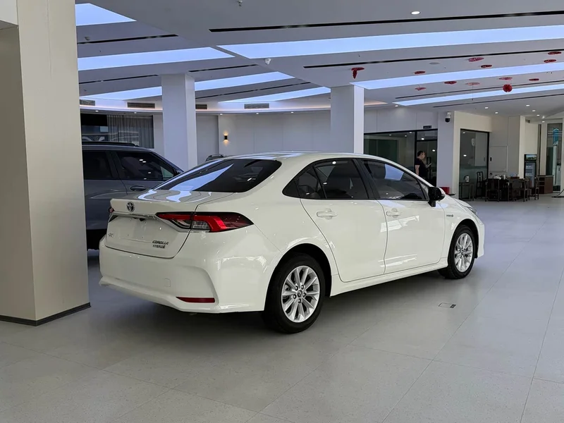 Toyota Corolla — фото 16