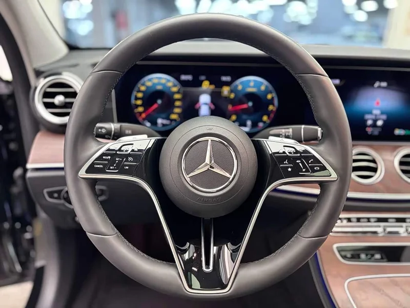 Mercedes-Benz E-Class — фото 11